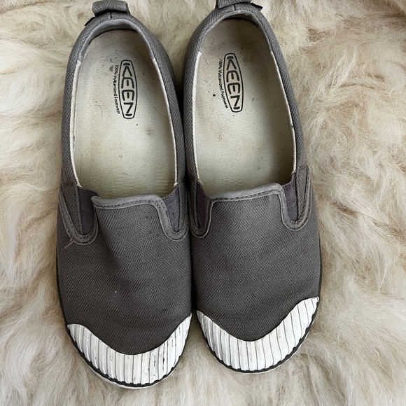 KEEN - ELSA slip on canvas sneakers/Size 9 - Picture 3 of 6